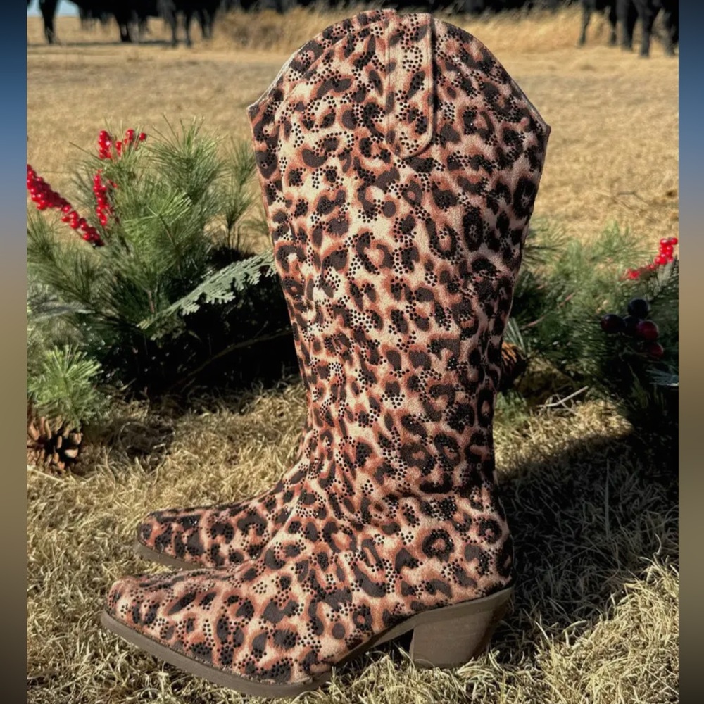 Brown and Black Heeled Boots with Rounded Toe